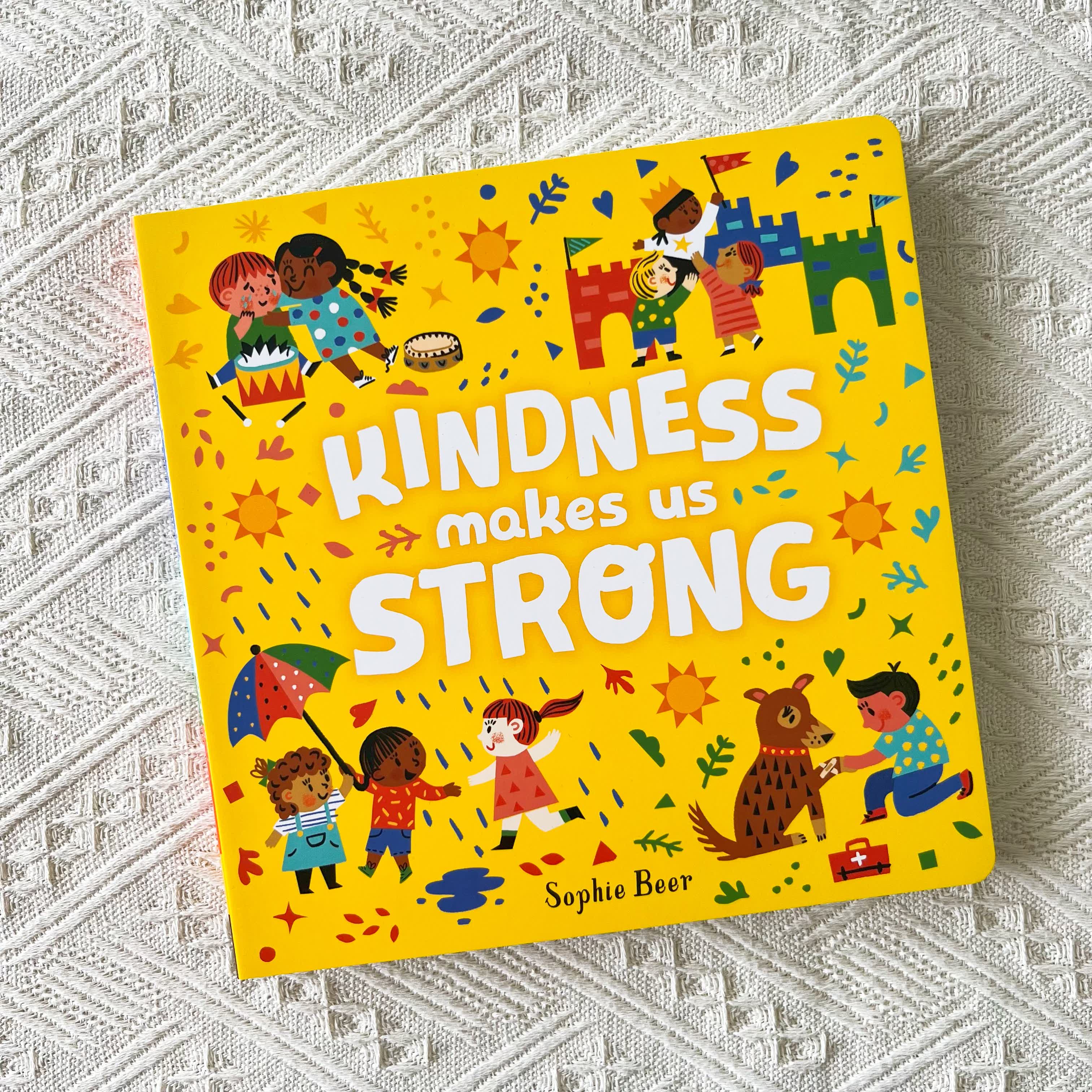 English Original Edition: Kindness Makes Us Strong — Kindness Makes Us Strong | Early Childhood Character & Emotional Intelligence Development | Children’s English Preschool, Parent-Child Learning Board Book