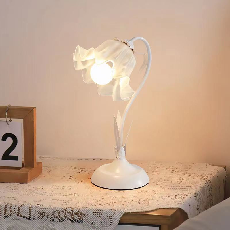 New Butterfly Bedroom Bedside Desk Flower Table Lamp Ins Style Fresh Gift for Girls Reading Lamp Wholesale