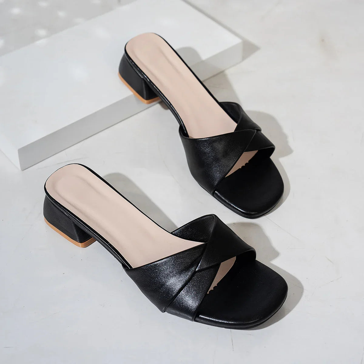 New Fashion Open Toe Solid Color Simple Leather Surface Versatile Candy Color Large Slippers Square Heel Shoes Women
