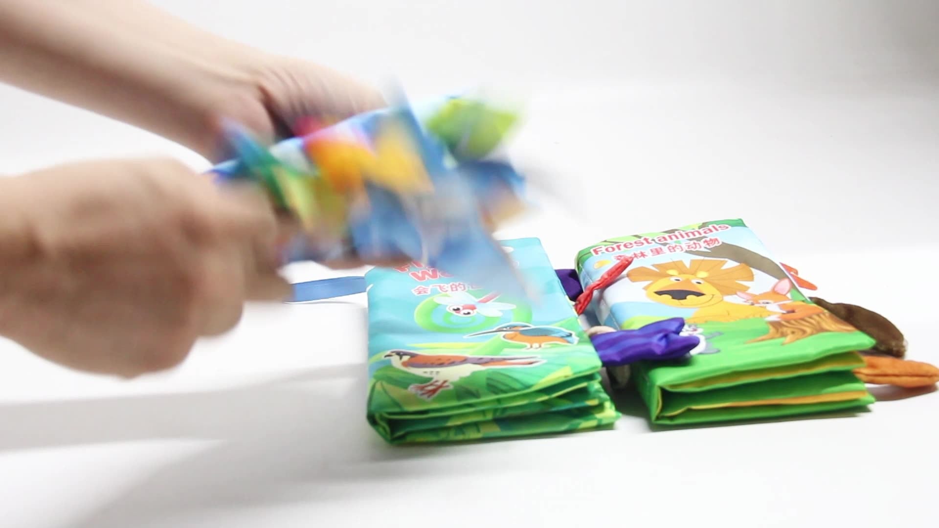 Baby Baby Sea, Land and Air Tail Cloth Book Chinese and English Ocean Forest Flying Animal Palm Book Early Education Toys